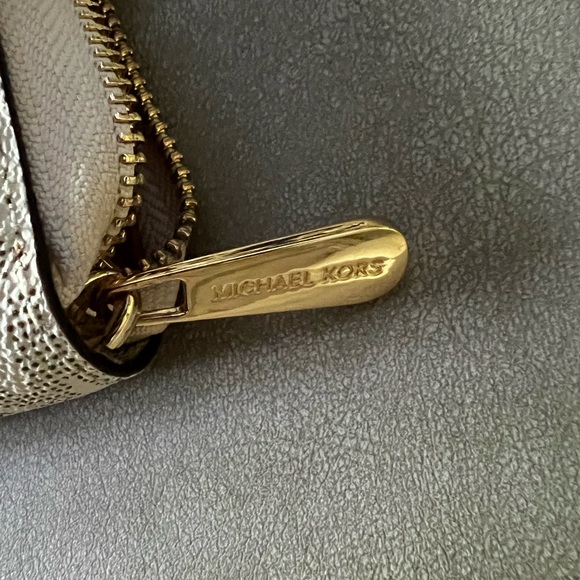 Michael Kors Large Double Zip Wallet Wristlet White Gold Authentic Like New - Picture 5 of 6